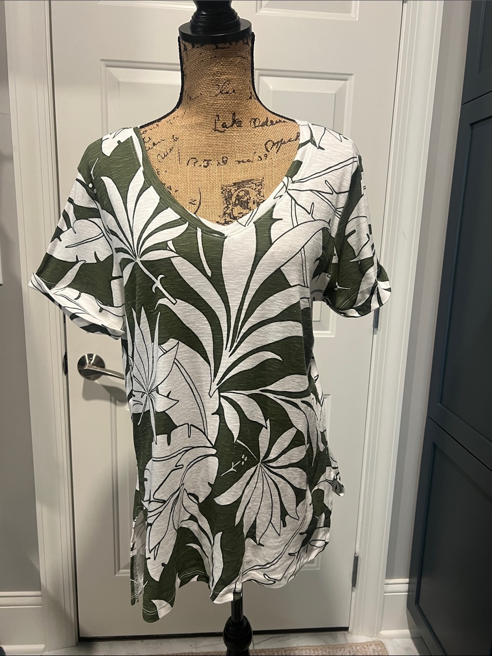 Philosophy Sz M Cotton V-Neck Olive/Off White Tropical Top Beach Casual Resort